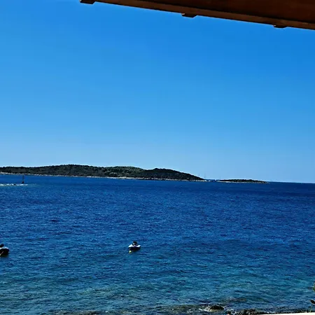 Noti * Milna (Hvar)